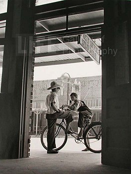 Andreas Feininger -&nbsp;Andreas Feininger Barefoot Boys Gather Around the Post Office, D'Lo, Mississippi