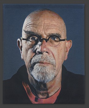 Chuck Close -&nbsp;Chuck Close Self-Portrait (Pink T-shirt)