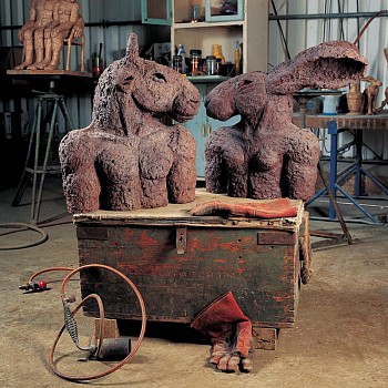 Artist:&nbsp;Sophie Ryder