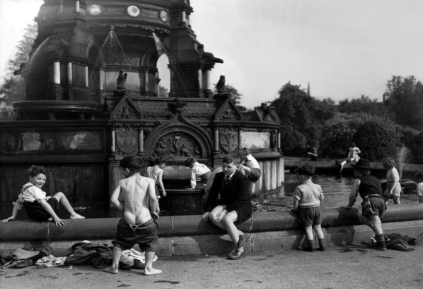 Harry Benson, Glasgow Boys in Fountain, 1956
Archival Pigment Print, 30 x 40 in.